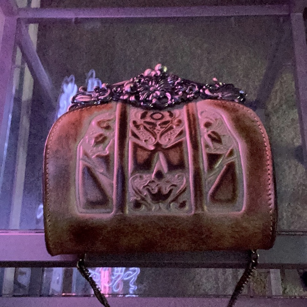 I am selling Patricia Nash crossbody beauty. Never used.